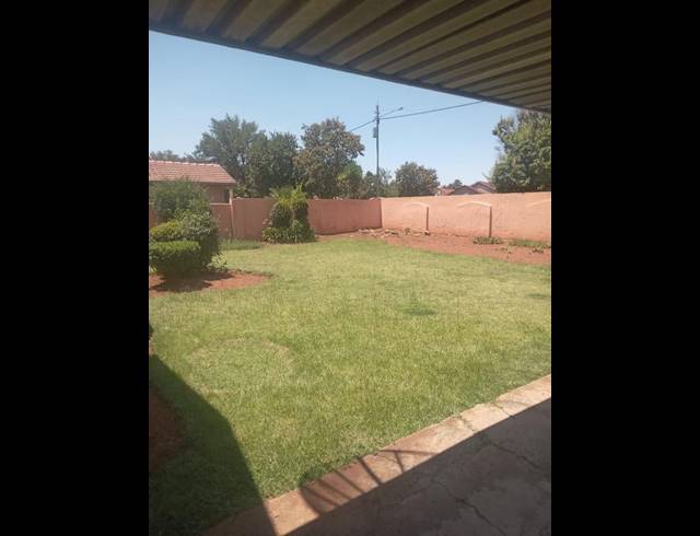 3 BEDROOM HOUSE FOR SALE IN LEONDALE